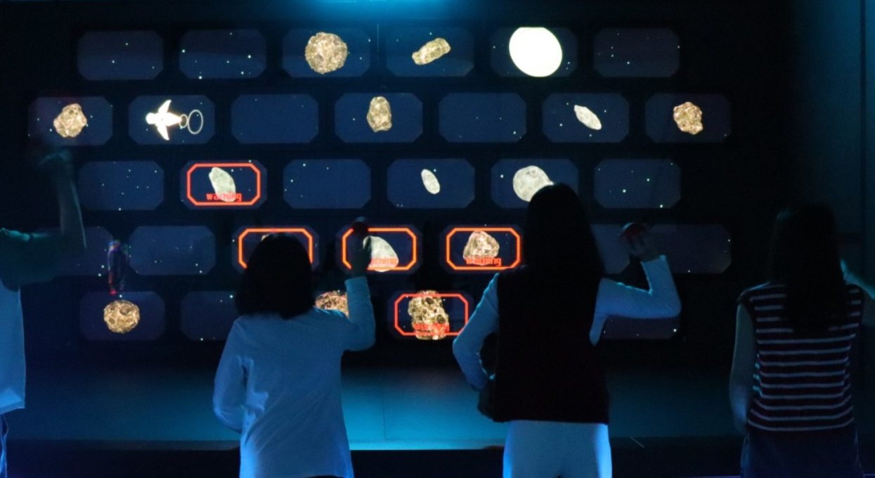 Blitz interactive attraction room