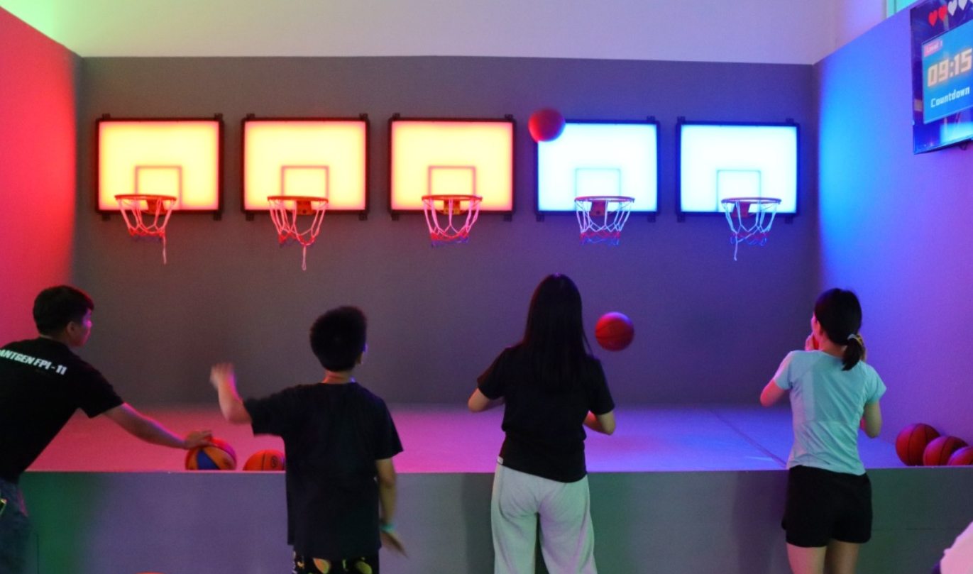 Hoops interactive attraction room