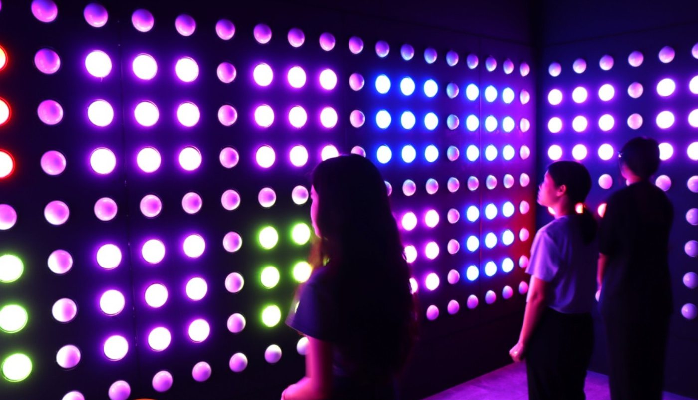 Pulse interactive attraction room